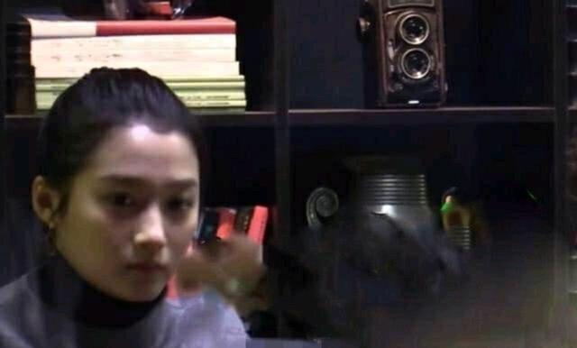 网曝关晓彤不顾疫情复工,粉丝辟谣系旧图,关晓彤在家云录制节目
