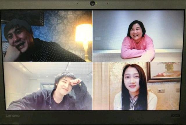 网曝关晓彤不顾疫情复工,粉丝辟谣系旧图,关晓彤在家云录制节目