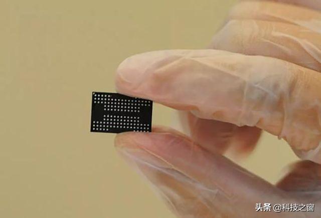 斥资33.8亿采购20台EUV光刻机,三星要保持领先,甩开中芯国际