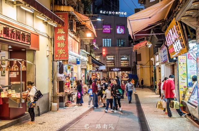 中国最热闹的旅游手信街，牛肉干和饼类免费品尝，就在澳门