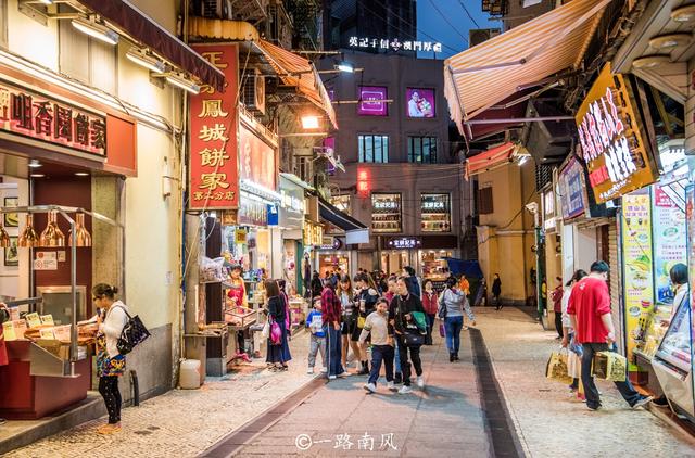 中国最热闹的旅游手信街,牛肉干和饼类免费品尝,就在澳门