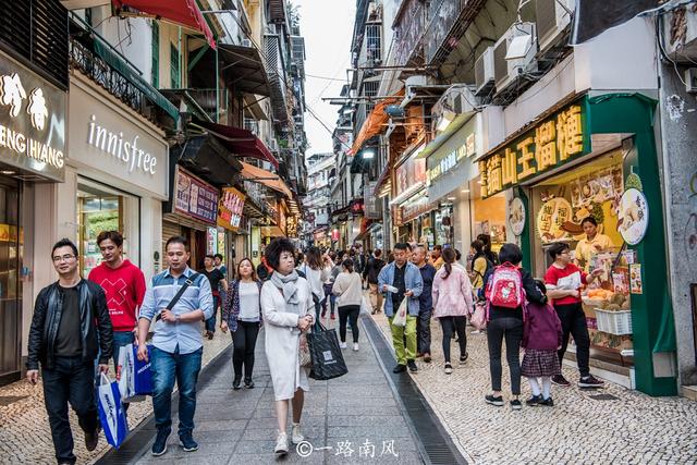 中国最热闹的旅游手信街,牛肉干和饼类免费品尝,就在澳门