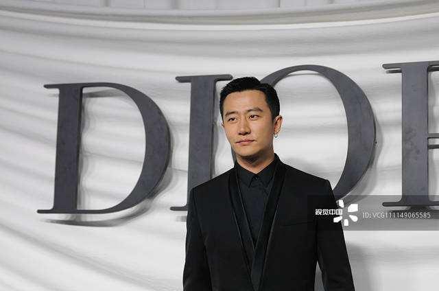 有无数神仙大导演和大明星朋友的黄轩干嘛去了?