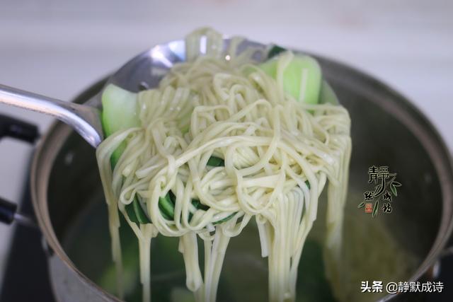 挂面最好吃的做法,不炒不焖,酸爽开胃超可口,越吃越喜欢