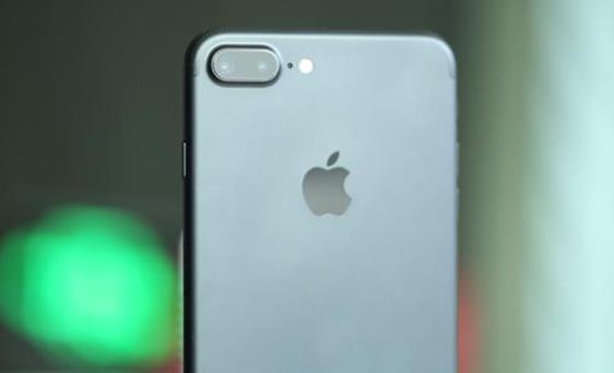 苹果手机别乱选，2020年这4款iPhone最不值得买，性价比太低