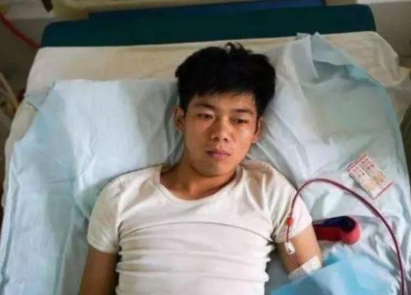 苹果现在已经烂大街了,当年为了买苹果4卖肾的高中生,今如何