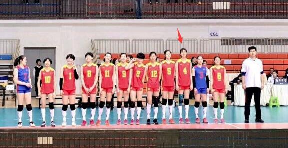 15岁1米95!女排又出一个袁心玥,天才新星已获朱婷恩师调教