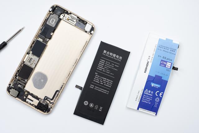 为了让5年前的iPhone 6s Plus恢复续航,如何选择更换电池呢?