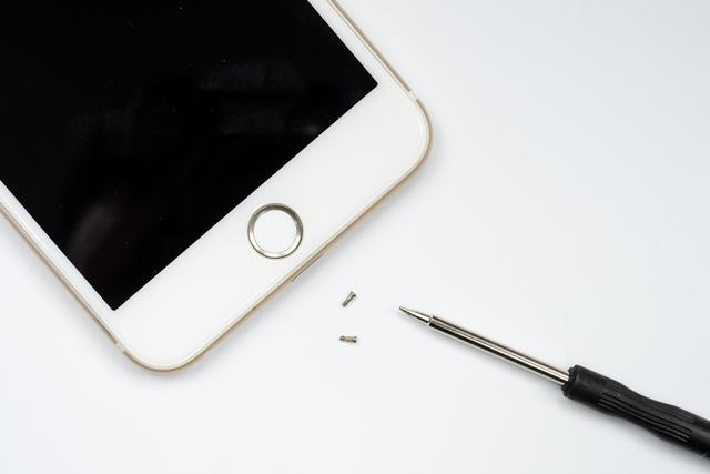 为了让5年前的iPhone 6s Plus恢复续航,如何选择更换电池呢?