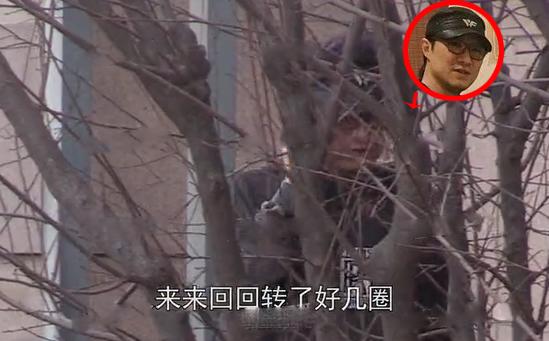 汪峰再度现身月子中心探望章子怡,手抱两束玫瑰好浪漫
