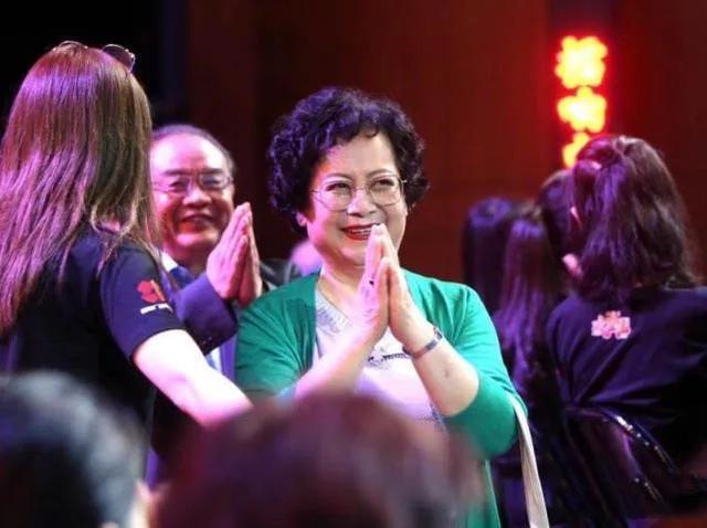 她扮演观音菩萨时发生了很多怪事,没人能解释!之后便信佛了