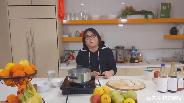隔离在家里的明星们,真的跟我们一样过着普通的日子吗?