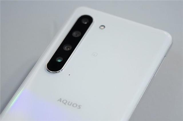 屏界霸主!夏普新机采用 120Hz 2K 分辨率 LCD 屏