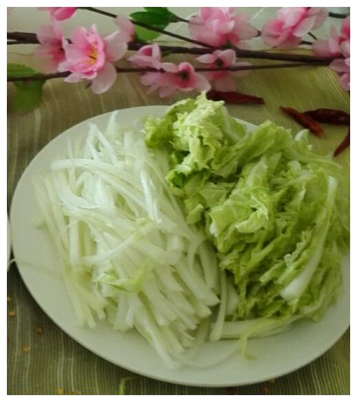 白菜是最简单的美食，它营养全面，味道清爽，非常适合春季食用