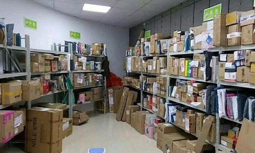 取快递都是免费的,快递驿站到底靠什么挣钱?