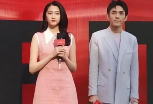 李佳琪被知情人曝光和小助理恋爱?多次网上秀恩爱,啥情况?
