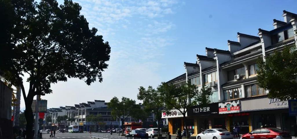 安徽与浙江交界有个县城,距今2000多年历史,是国家历史文化名城