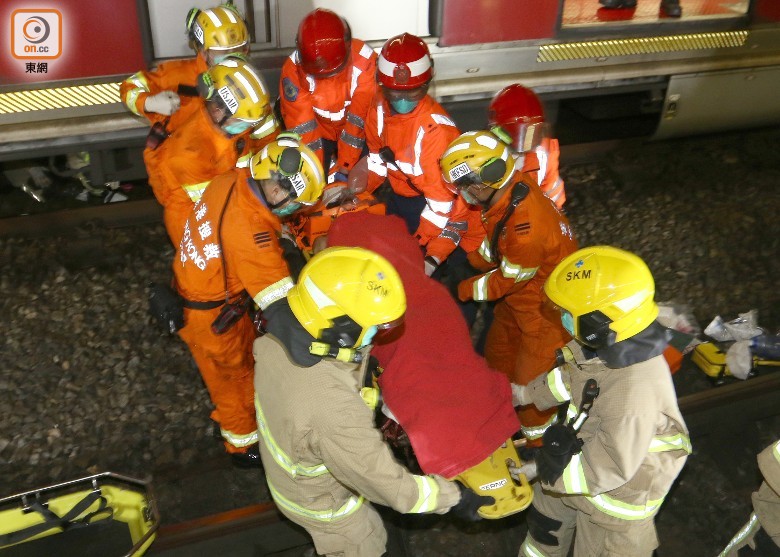 女子被救出（图源：香港“东网”）