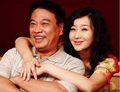 67岁吴孟达3婚5子,每月花销百万,曾被砸500万,要他搞定周润发