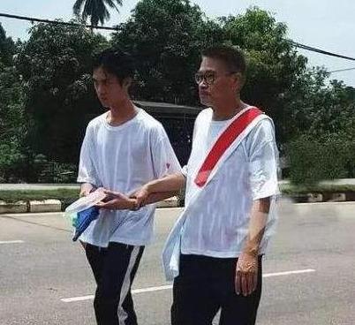 67岁吴孟达3婚5子,每月花销百万,曾被砸500万,要他搞定周润发