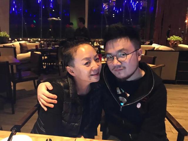 苦命的巴图:被同父异母的弟弟比下去,亲爹不爱继父来凑