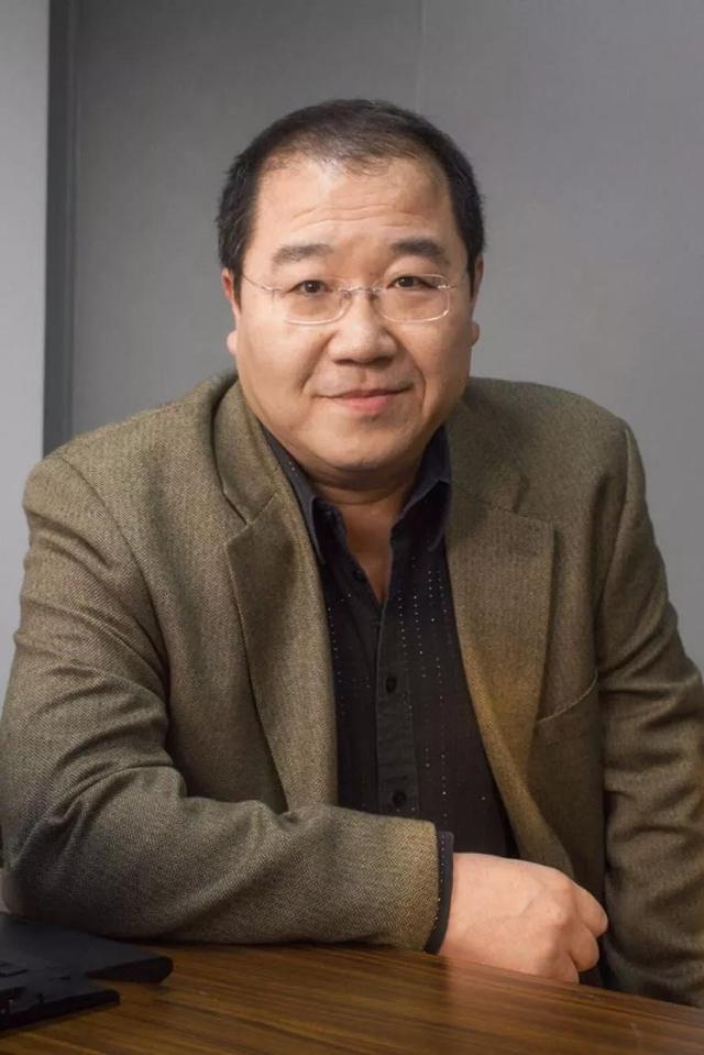 苦命的巴图:被同父异母的弟弟比下去,亲爹不爱继父来凑