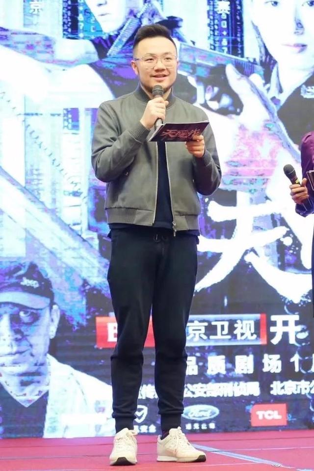 苦命的巴图:被同父异母的弟弟比下去,亲爹不爱继父来凑
