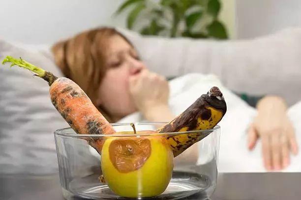 食物烂了一点,还能不能吃?这4类真不能吃,伤肝又伤肾!