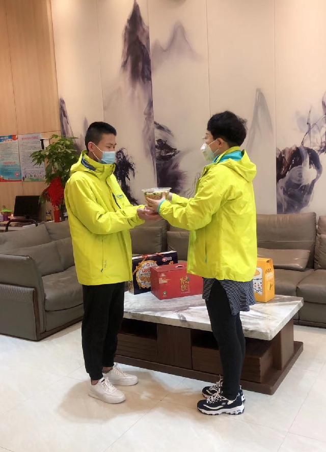 在战疫最前线,彼此温暖的医者无畏无我
