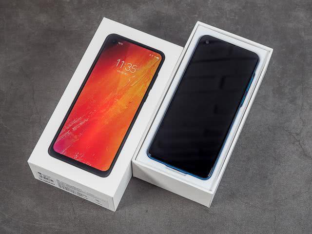 被遗忘的摩托罗拉,从2499跌至1099,这款千元机其实很有性价比