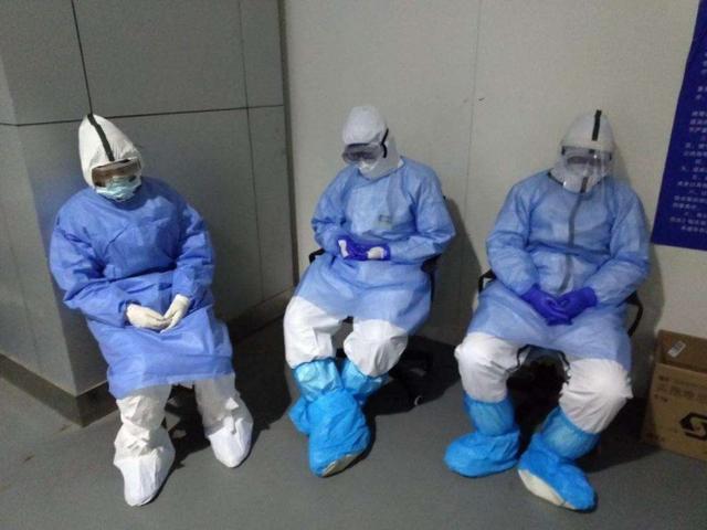 官员怒斥护士不扫卫生间被处理,发圈称要捐血抗疫,网友:太虚伪