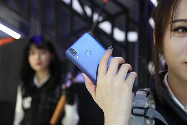 6GB+128GB!售价不到800元,小众品牌适合做4G备用机吗?