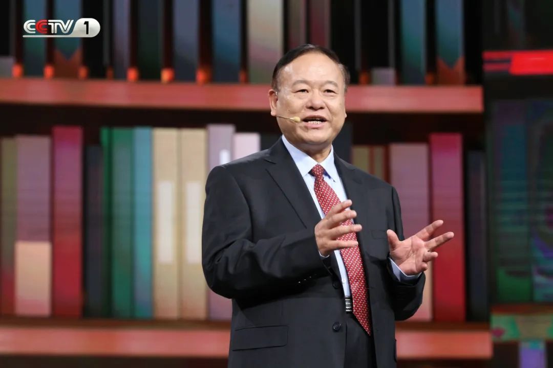 开讲啦丨数学如何成为数学家的心灵之花?CCTV-1今晚十点半档,共赴一堂不用考试的数学课