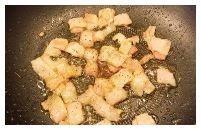 宅在家中吃美食：泡菜起司炒饭