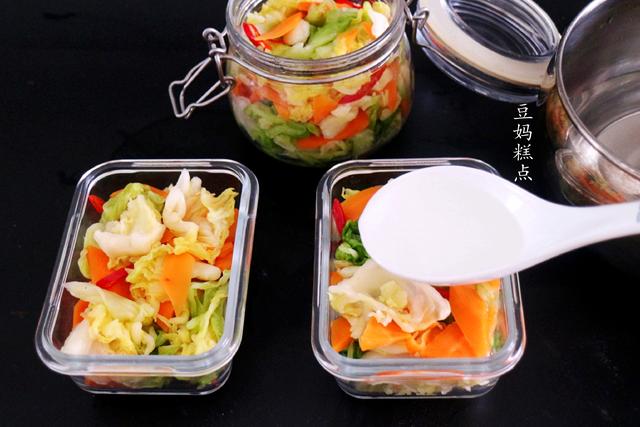 开胃泡菜的做法,泡一夜就能吃,方法简单,口感脆爽吃饭香
