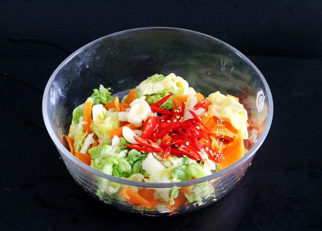 开胃泡菜的做法,泡一夜就能吃,方法简单,口感脆爽吃饭香