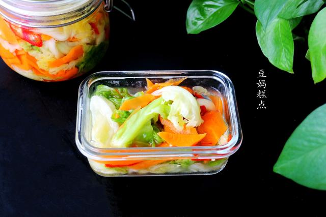 开胃泡菜的做法,泡一夜就能吃,方法简单,口感脆爽吃饭香