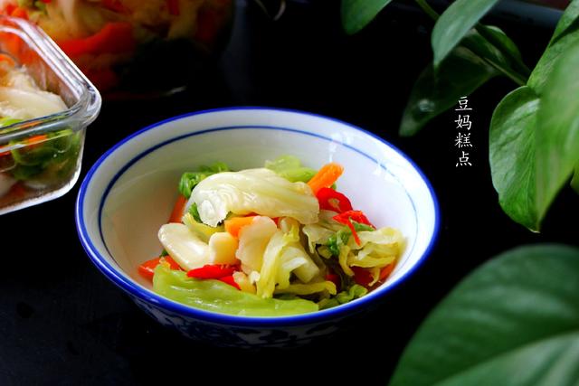 开胃泡菜的做法,泡一夜就能吃,方法简单,口感脆爽吃饭香