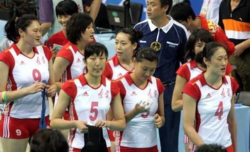 一扣成名!中国女排一替补4年变奇兵,二传连传3球给她砸下冠军点