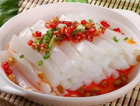 想吃凉粉不用出门,1碗淀粉6碗水在家做,清凉爽口还弹牙,特实用