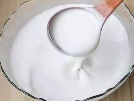 想吃凉粉不用出门,1碗淀粉6碗水在家做,清凉爽口还弹牙,特实用