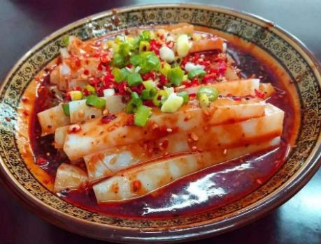 想吃凉粉不用出门,1碗淀粉6碗水在家做,清凉爽口还弹牙,特实用