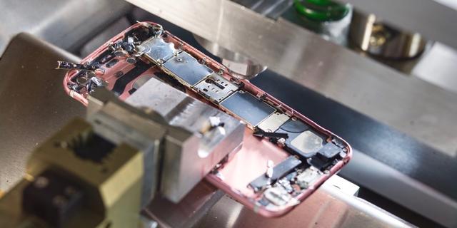苹果用机器人从废弃iPhone中挖矿,然后制造出更多的电子垃圾……