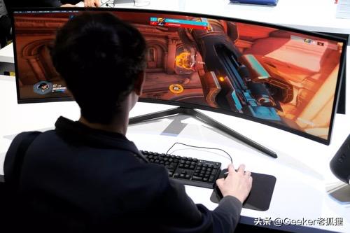 更大、更亮、更弯,显示器以后会变成啥样?