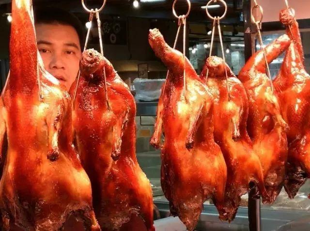 为啥一只活鸭50元,一只烤鸭才18元?看完才知道有“猫腻”