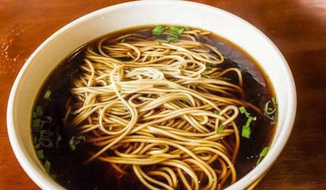 4种最不营养的美食,00后却很喜欢吃,全吃过的敬你是条汉子