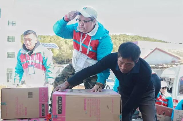 韩红又被爆办公奢侈品成堆,央视导演怒斥:不觉自己太恶了吗?