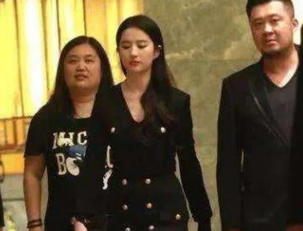 以为自己很红,上厕所带2排保镖“护驾”张一山一脸懵:这谁啊?