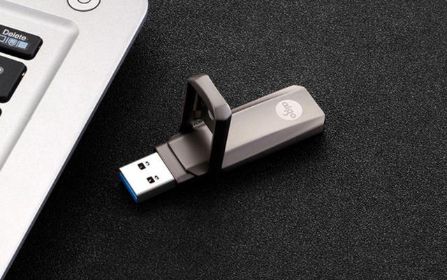 最近大火的固态U盘,420MB/s比高铁速度还快?