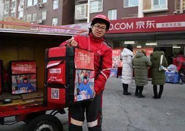 京东的第一个快递员，刘强东承诺5年买房，现在过的怎样？